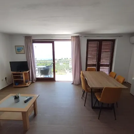 Sea View With Terrace Near The Спліт