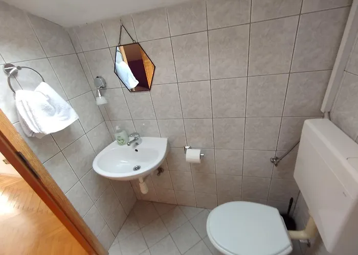 Sea View With Terrace Near The Apartman Split