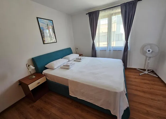 Sea View With Terrace Near The Split